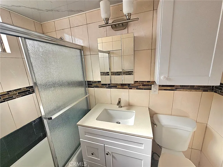 1651 E 42nd St #1 — Photo 9