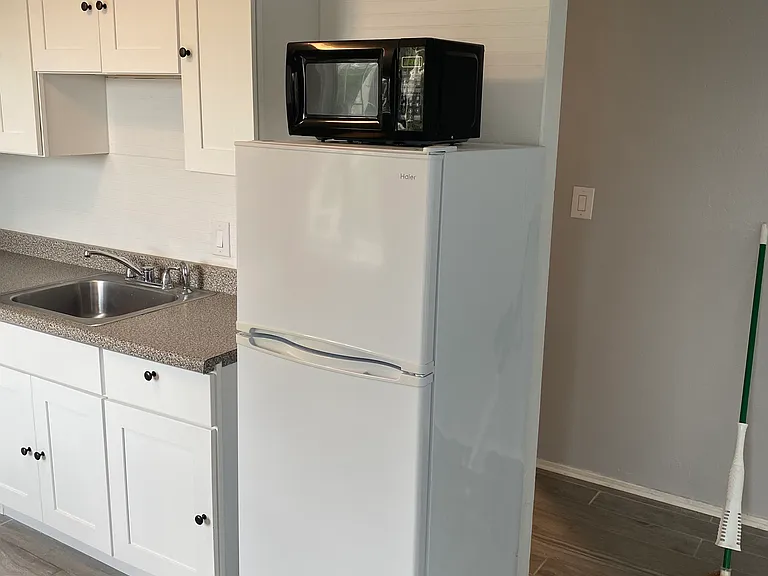 929 Oak St #4 — Photo 3