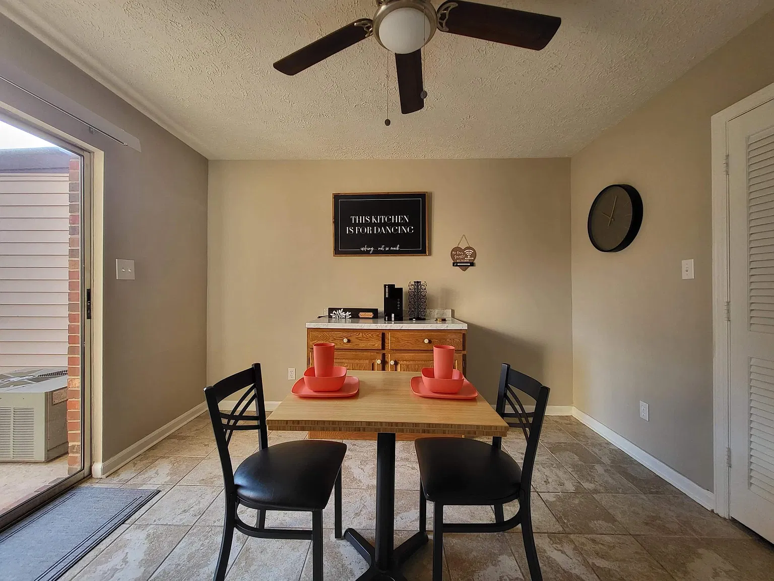 2 bed, 2.5 bath, 1172 sqft, $1,350 — Photo 4