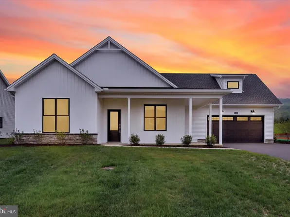 4526 Range Runner Dr, Fayetteville, PA 17222