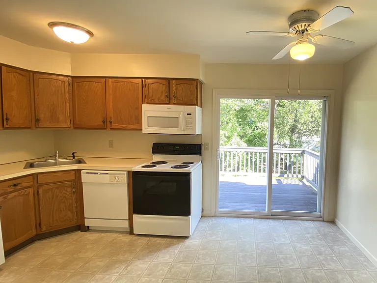 807 Rainbow Dr #4 — Photo 2