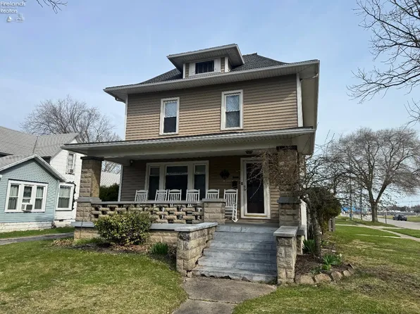 302 W 2nd St, Port Clinton, OH 43452
