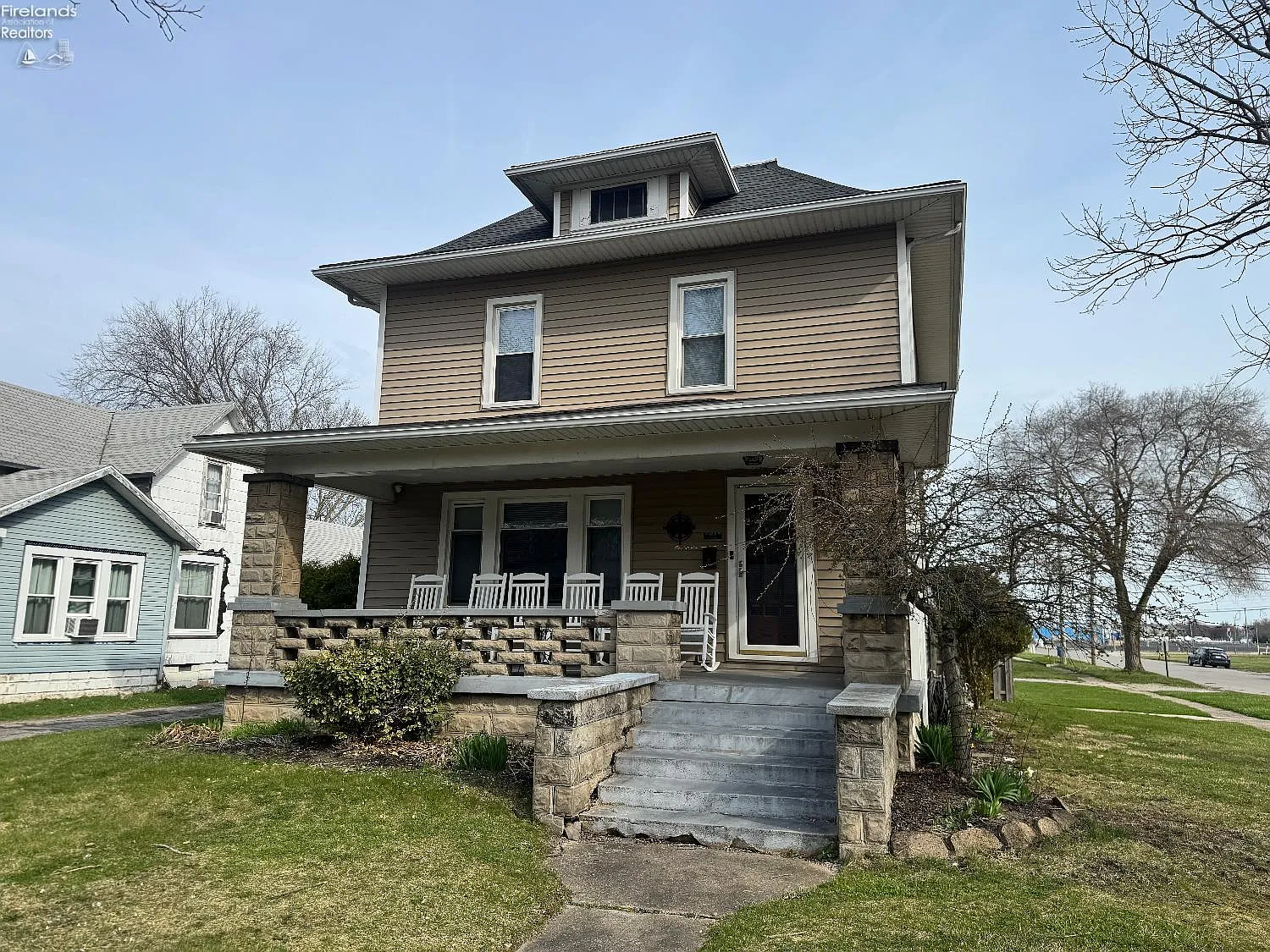 302 W 2nd St photo 1