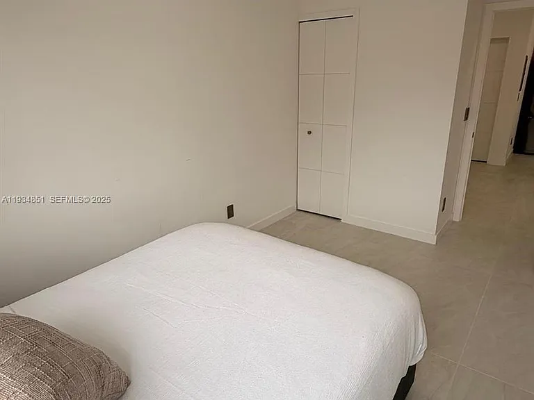 2436 SW 7th St #4 — Photo 10