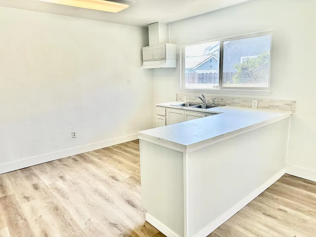 3 bed, 1300 sqft, $2,250 — Photo 2