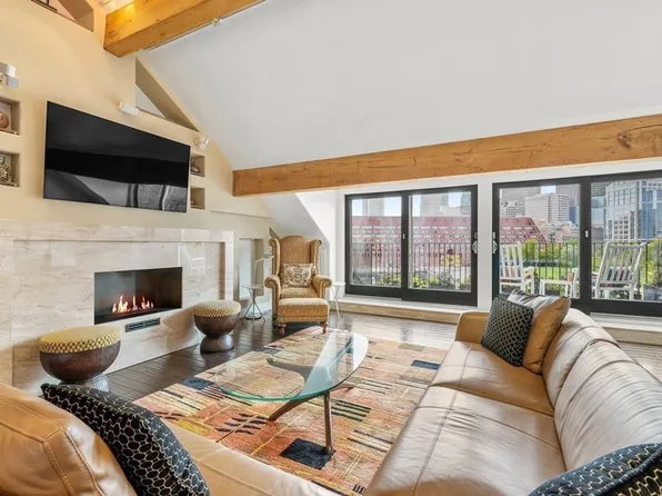 39 Commercial Wharf APT 8, Boston, MA 02110