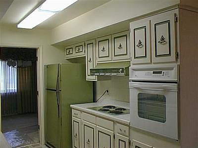 3rd image of 220 Lakeview Dr