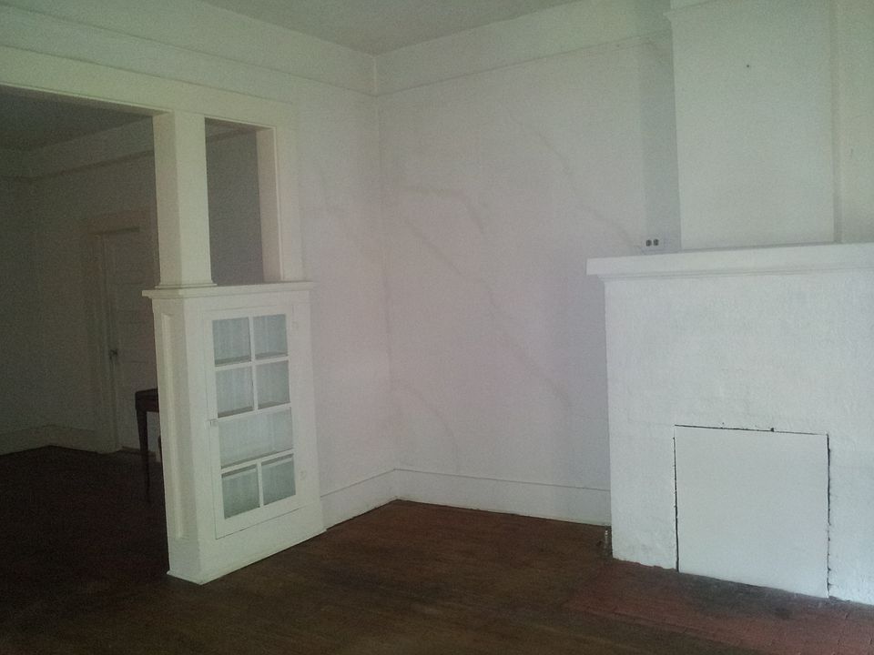 2nd image of 907 E Alabama St
