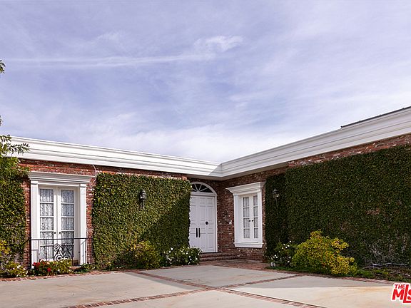 2nd image of 1518 Blue Jay Way