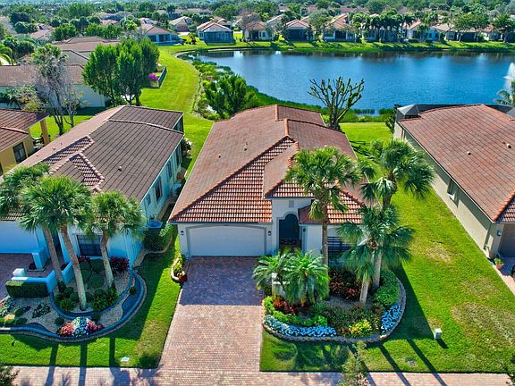 3rd image of 9526 Tivoli Isles Boulevard