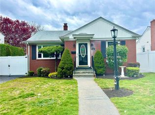 30 Lark Ave, Cranston, RI 02920