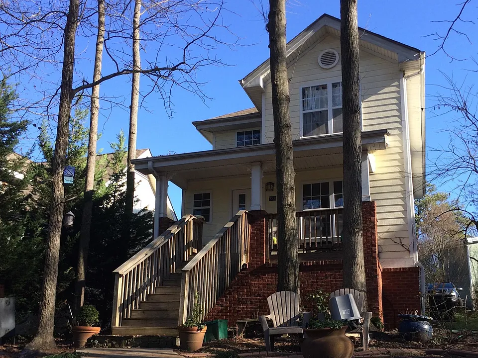 738 Oakview Rd