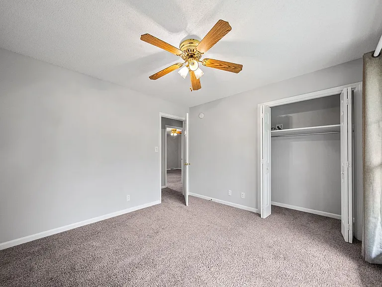 1115 Thornberry Dr — Photo 14