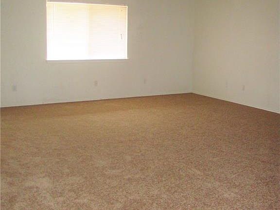 4th image of 206 Mesquite Cir