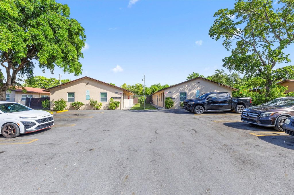 229 NW 12th Court, photo 2