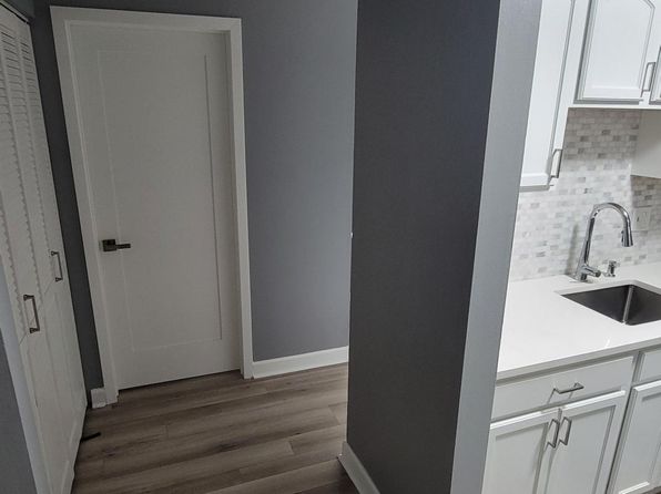 7410 Brookdale Dr APT 203