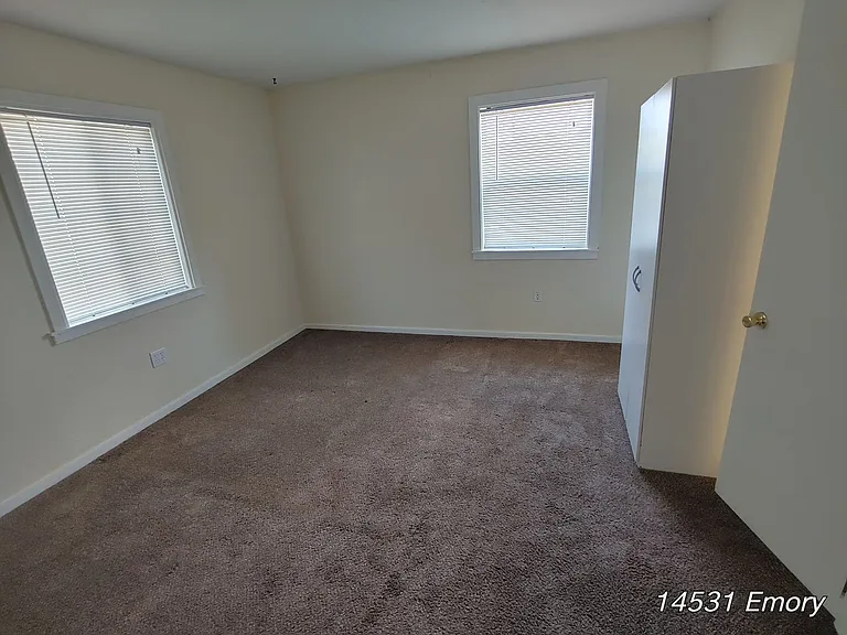 14531 Emory Ave — Photo 10