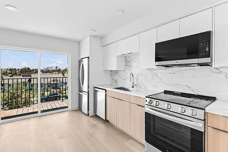 1259 Lincoln Ave #301 — Photo 4