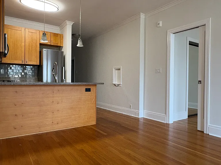 Russian Hill Apartments — Photo 17