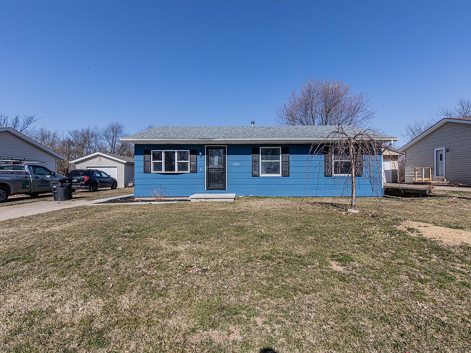 1st image of 1223 101st Avenue Ct W