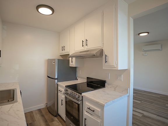 2nd image of 825 W 167th St #4