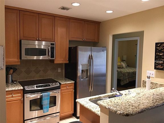 2nd image of 2305 Edgewater Dr Unit 1618