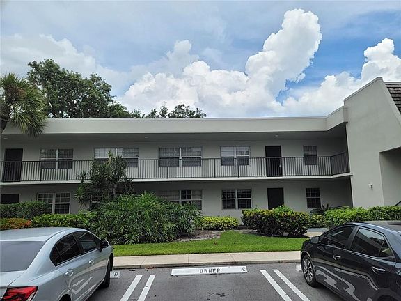 2nd image of 800 E CYPRESS Lane #202
