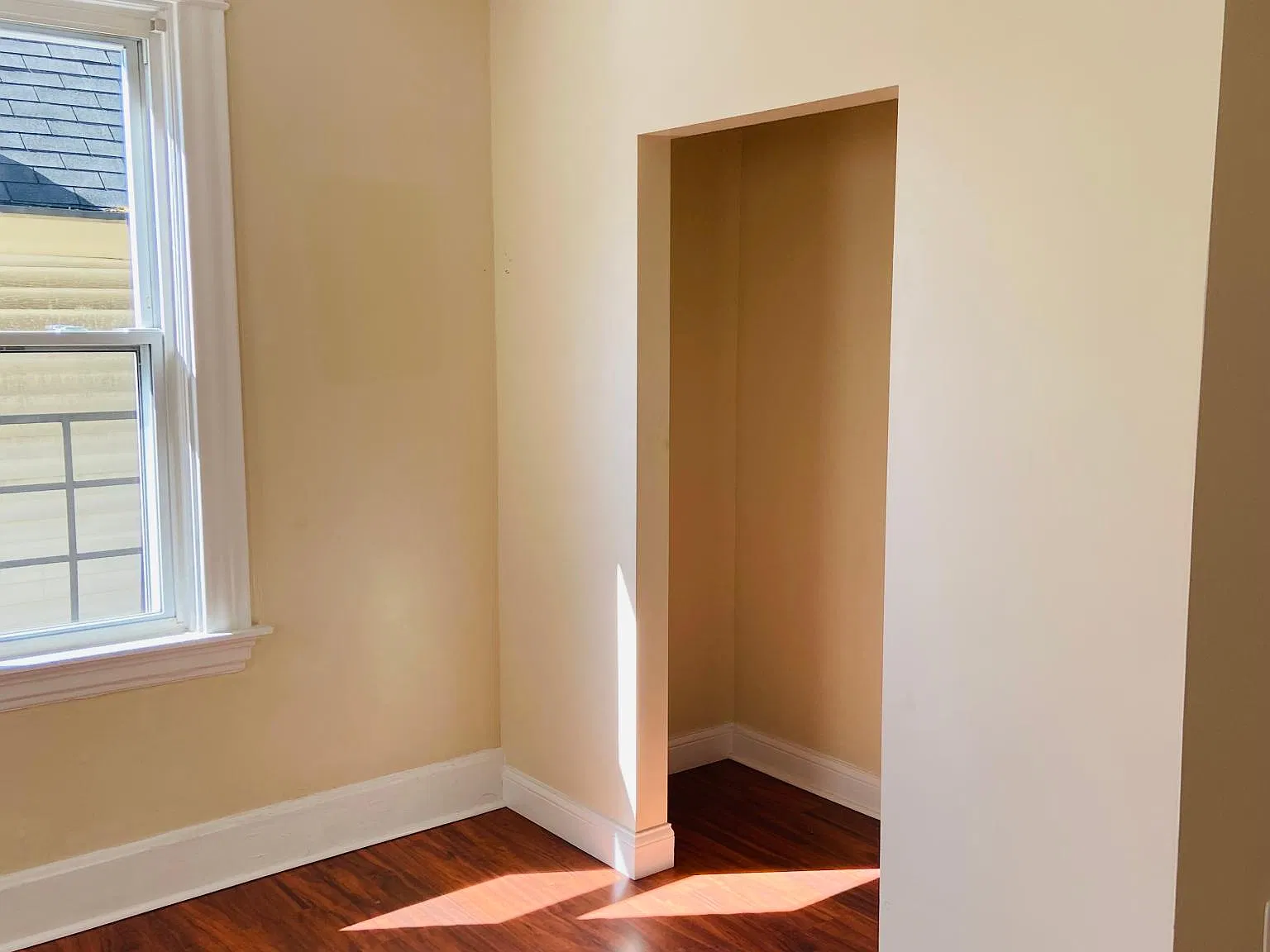 4 bed, 2040 sqft, $3,100 — Photo 2