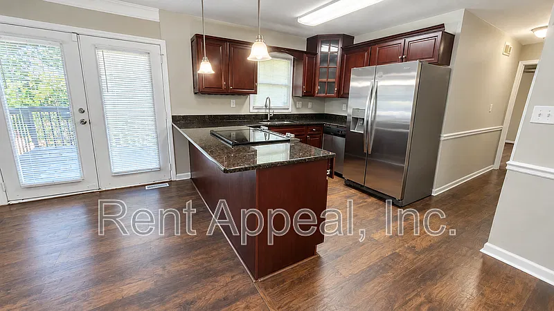 3 bed, 2.0 bath, 1467 sqft, $1,800 — Photo 2