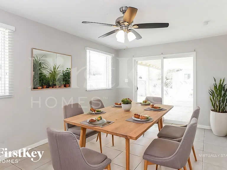 1233 W 16th St — Photo 7