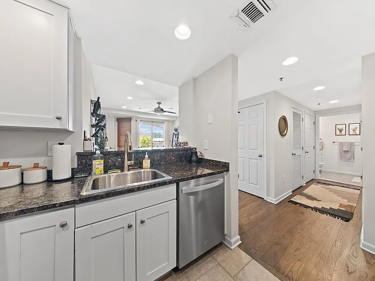 920 Jefferson St #502 — Photo 3