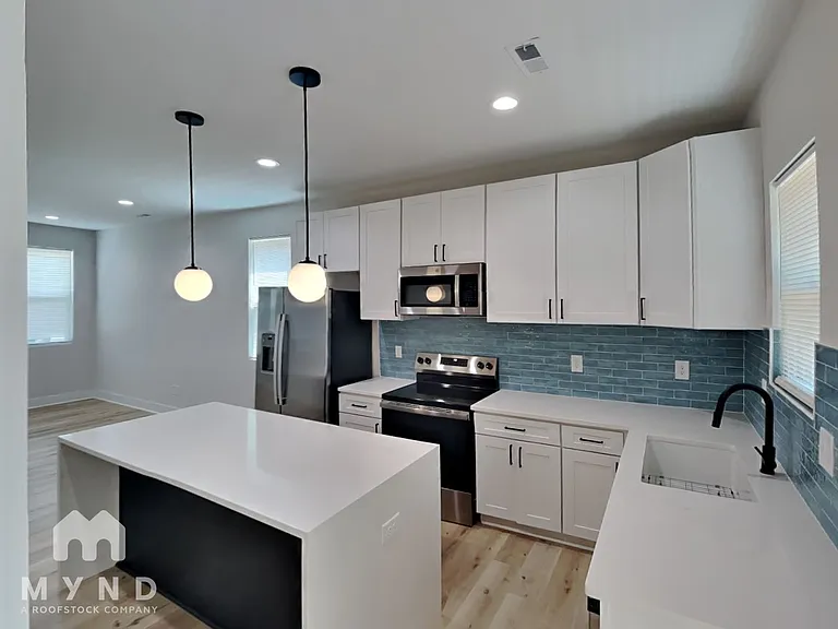 2765 Bradford St — Photo 4