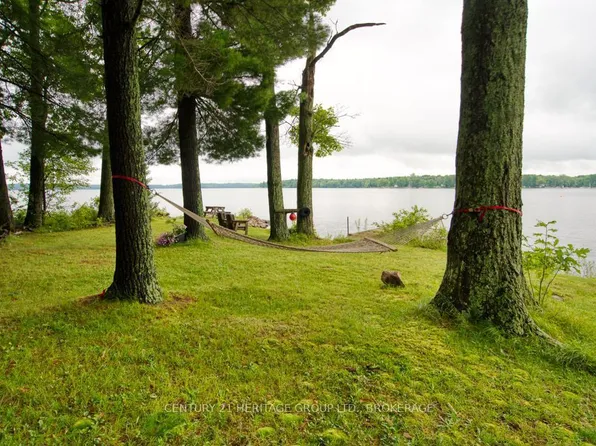 148B Oak Shores Ln, South Frontenac, ON K0H 2V0