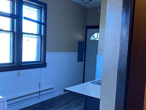 2nd image of 706 E Jackson St APT 3