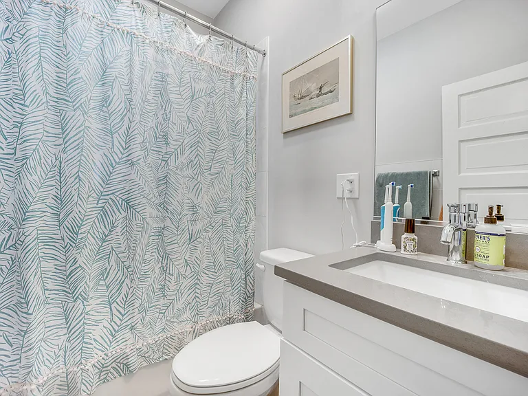 2255 S Oakley Ave #2F — Photo 12