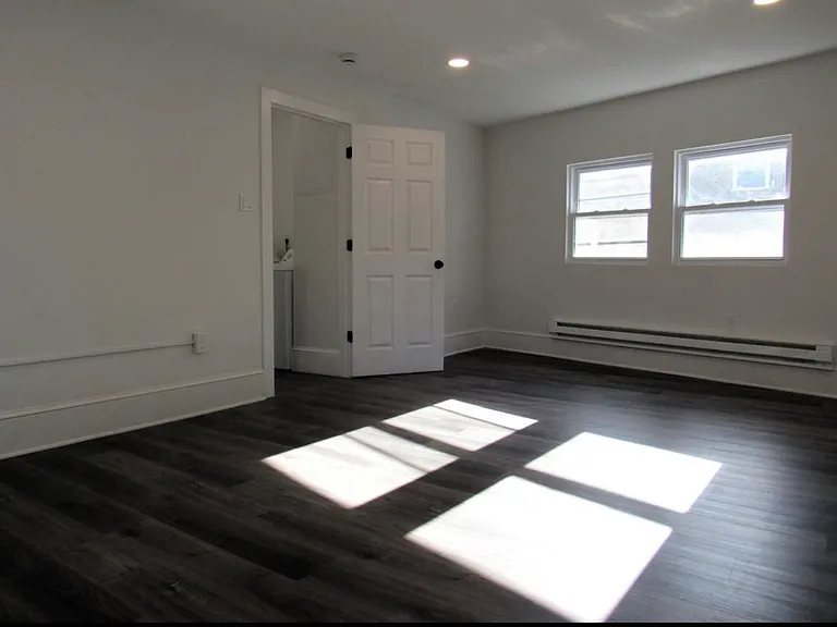 704 Oak Ln #B — Photo 8