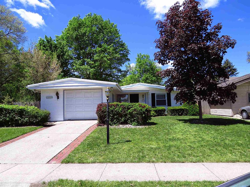 1st image of 3215 Essex Dr