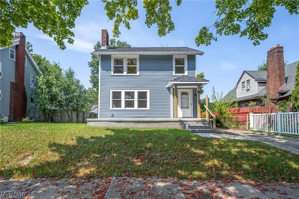 656 S Sunset View Dr photo 1