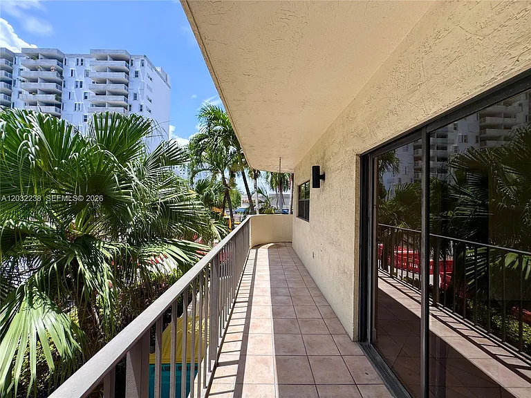 1250 Lincoln Rd #203 — Photo 1