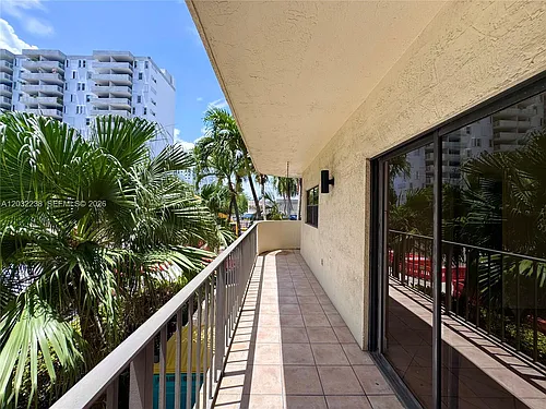 1250 Lincoln Rd #203 Photo 1