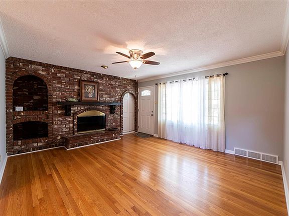3rd image of 4828 Blackhawk Dr