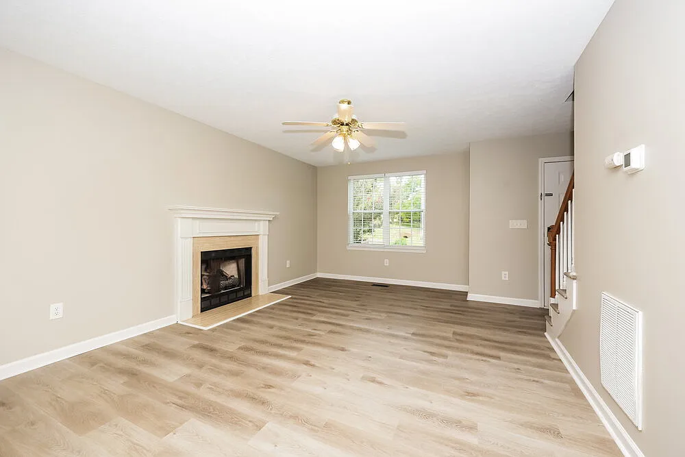 3 bed, 2.5 bath, 2200 sqft, $2,610 — Photo 4