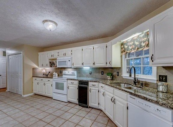 4th image of 111 Saint Martins Ln