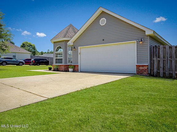 4th image of 18301 Tiffany Renee Dr