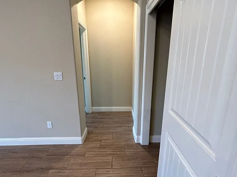 1025 S Crumal St — Photo 5