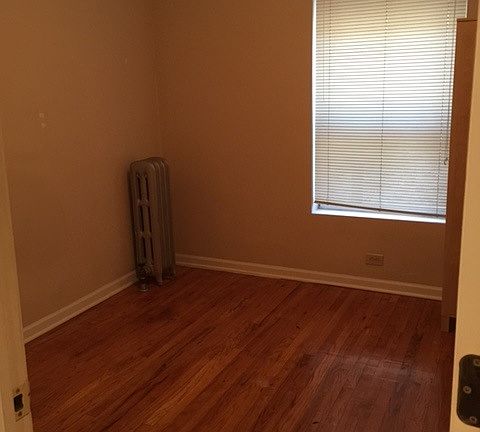 5th image of 1354 1/2 W Argyle St APT 3S