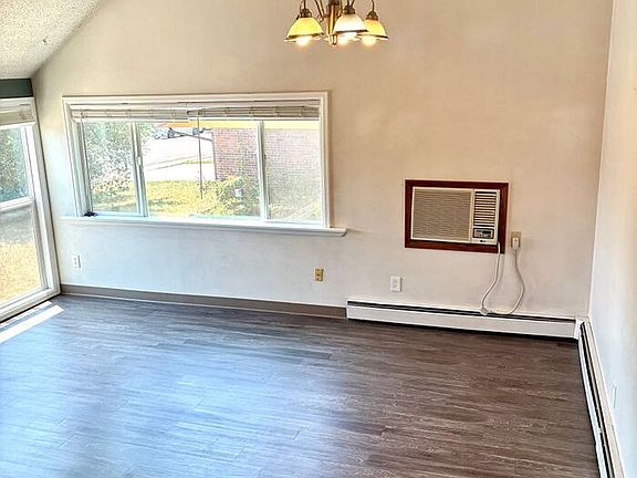 5th image of 1925 Pecan St APT A