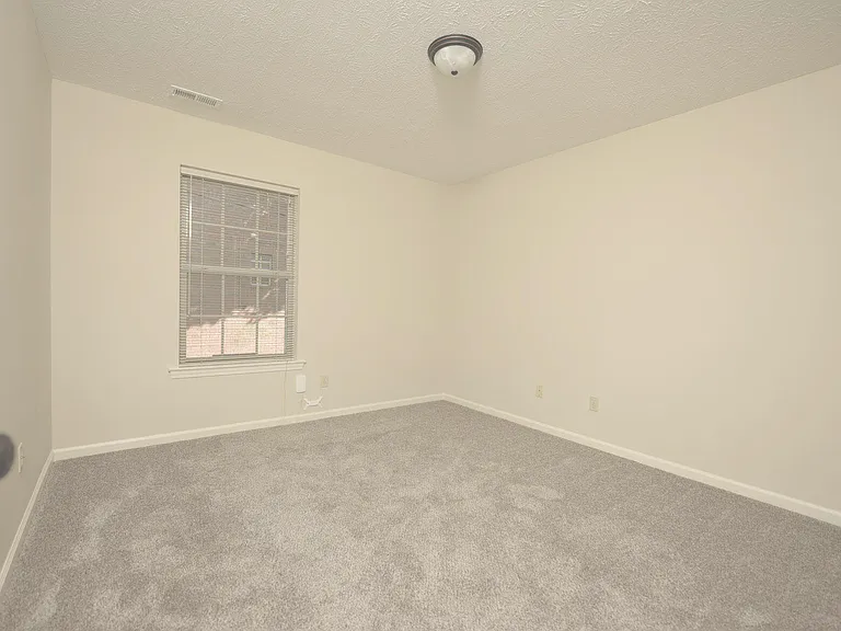 67 Forest Hill Dr — Photo 6