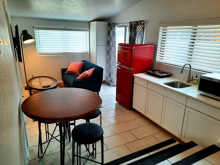 709 Van Buren Pl SE — Photo 1
