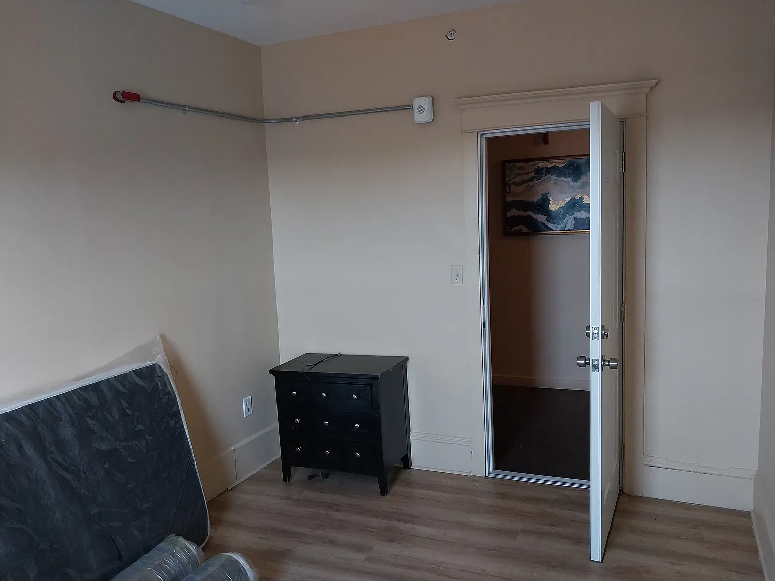 12 bed, 120 sqft, $850 — Photo 3